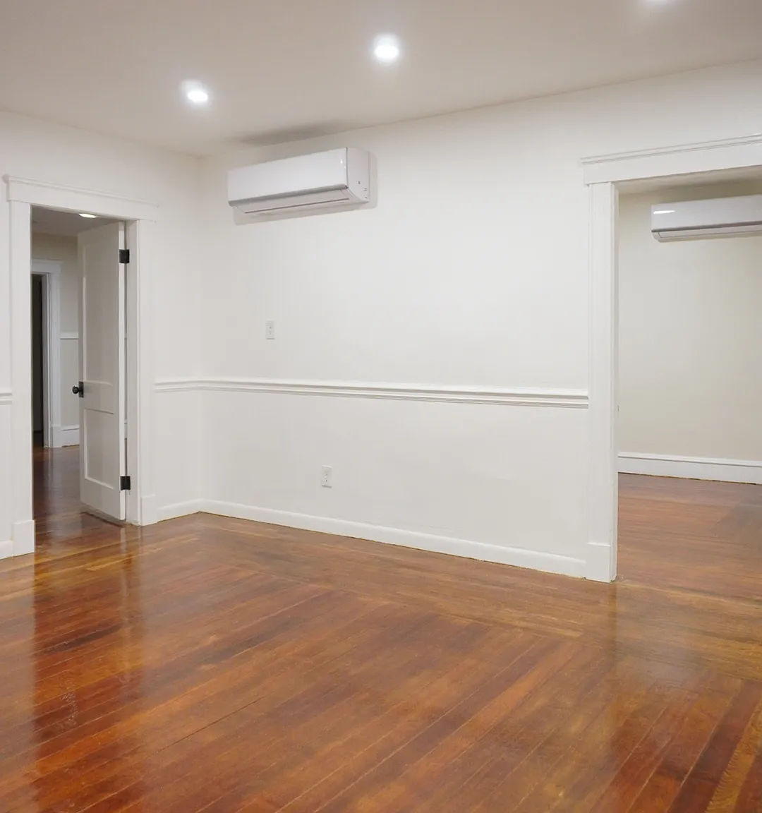 4 bed, 1300 sqft, $2,600 — Photo 2