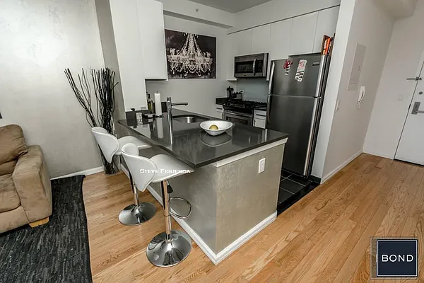 Rented by Bond New York | media 5