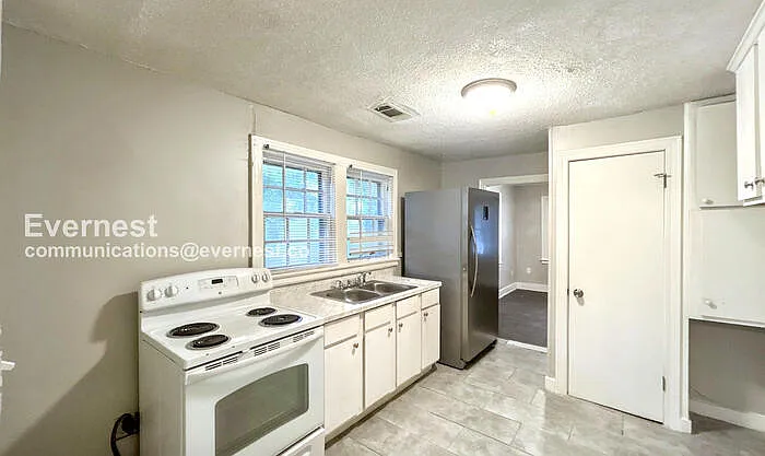 2 bed, 1.0 bath, 1080 sqft, $745 — Photo 2