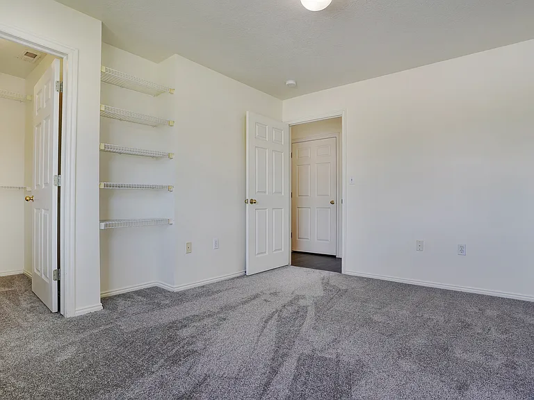 Hanbury Manor Apartments — Photo 68