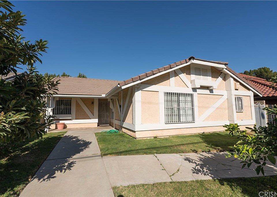 1st image of 19719 Saticoy St