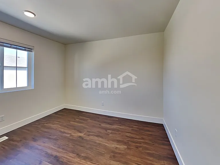 390 Smith Dr — Photo 30