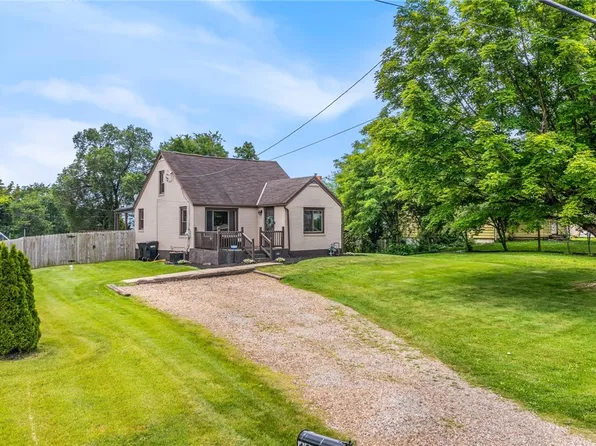 111 Gross Dr, Aliquippa, PA 15001