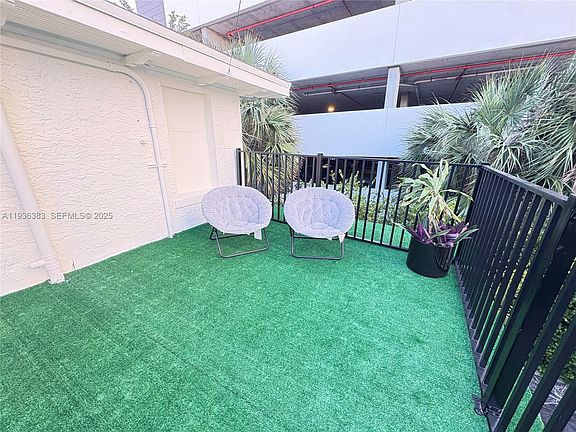 4th image of 1901 SW 9th St #2
