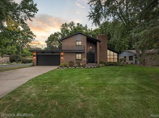 35520 Tall Pine Rd, Farmington, MI 48335