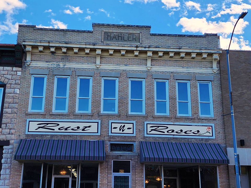 1st image of 935 Illinois St