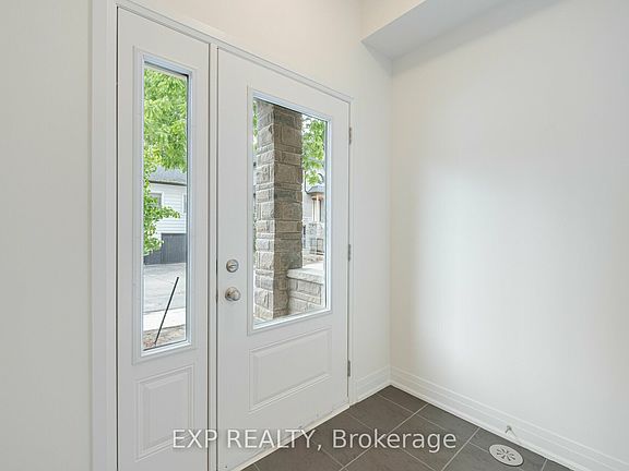 2nd image of 209 Wyndham St