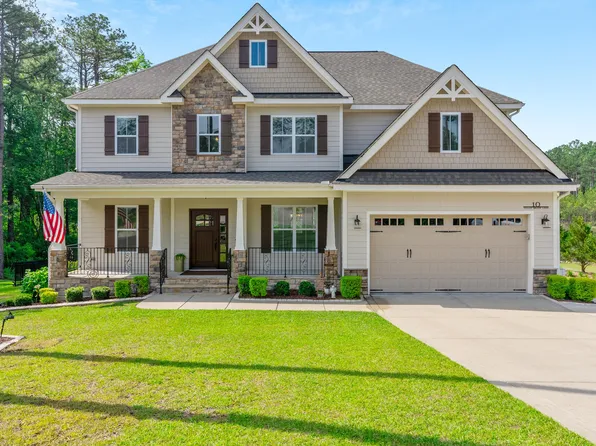 10 Valley Brook Ln, Spring Lake, NC 28390