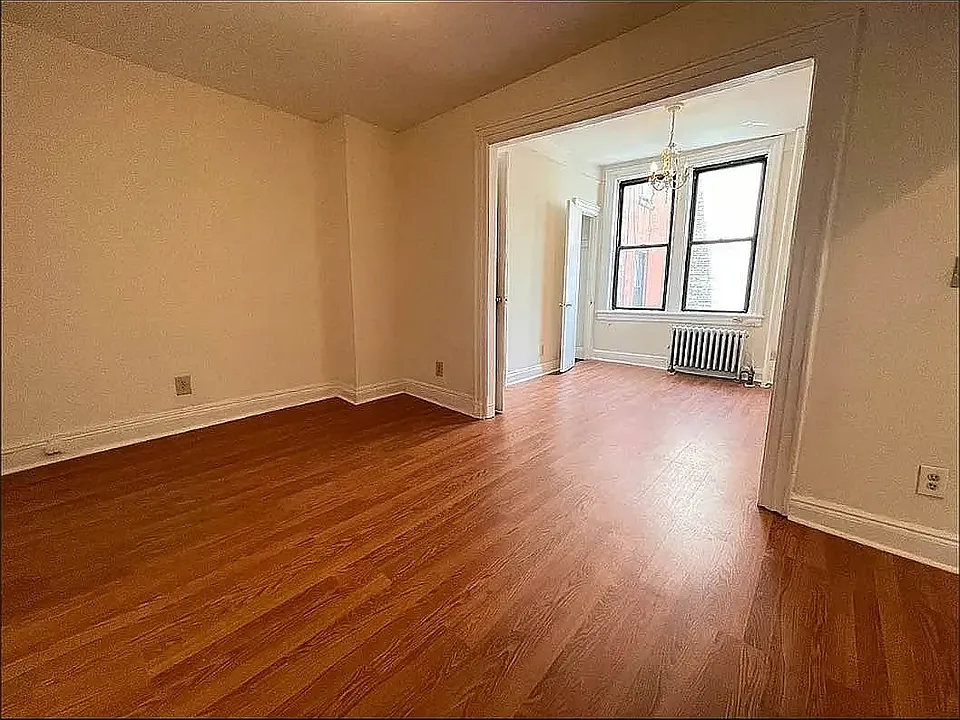 725 9th Ave #2A