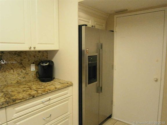 4th image of 4350 Hillcrest Dr APT 512
