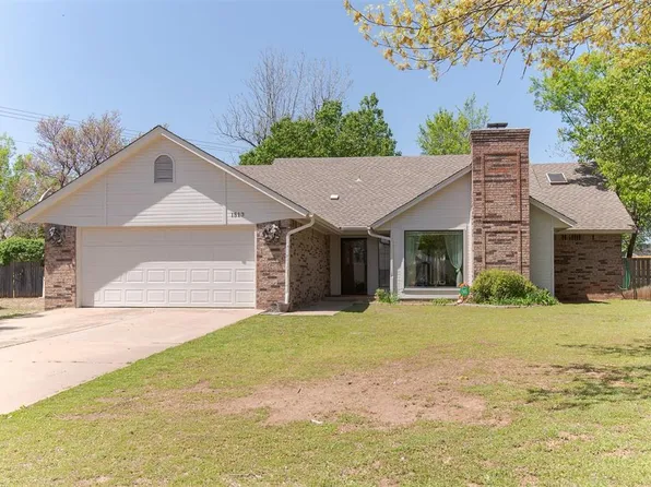 1513 Concord Ct, Edmond, OK 73003
