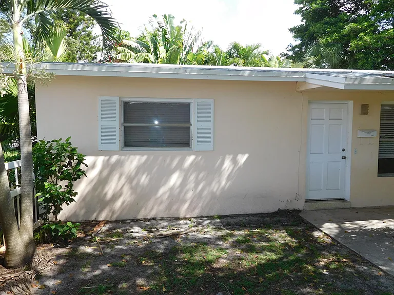 2448 NW 9th Ter — Photo 8