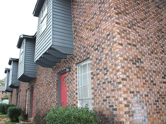 3rd image of 2612-B McLelland St
