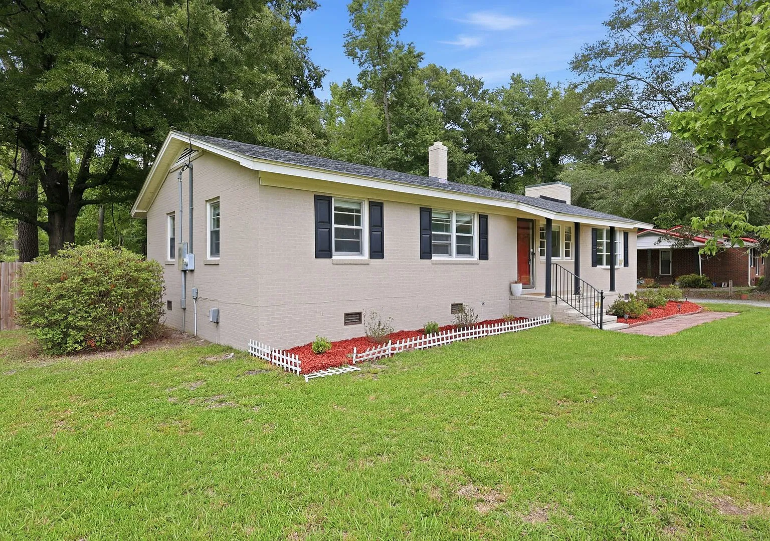 Charming 3 Bed 2 Bath Ranch in Fayetteville — Photo 3