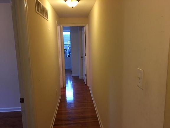 3rd Fl hallway into 2 bedrooms and bath