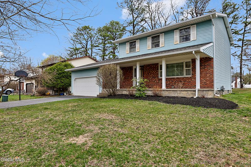2nd image of 3 W Meadow Drive