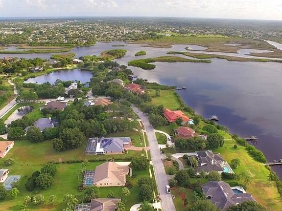 Sail Harbor is surrounded by water.  Salt Lake on the East side and Anclote River to the west.  Anclote river will take you to the Gulf of Mexico.