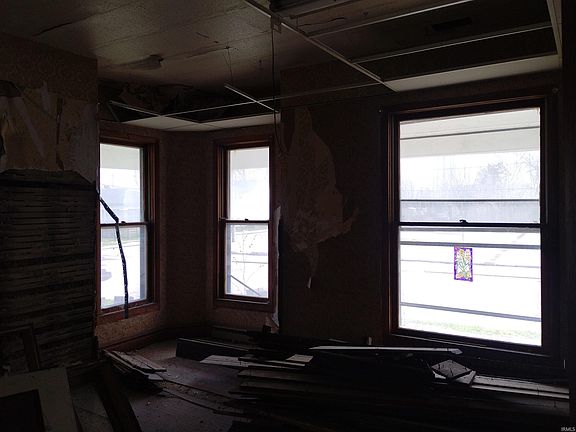 4th image of 117 E Main St