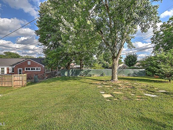 5th image of 1549 Carolina Ave
