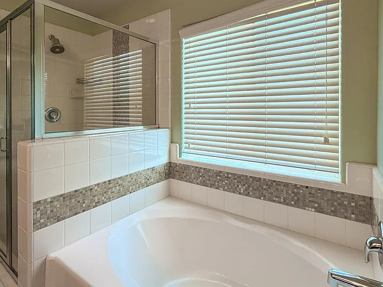 3060 Morris Ave — Photo 21