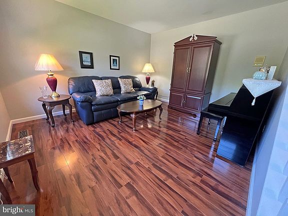 5th image of 4206 Upland Dr