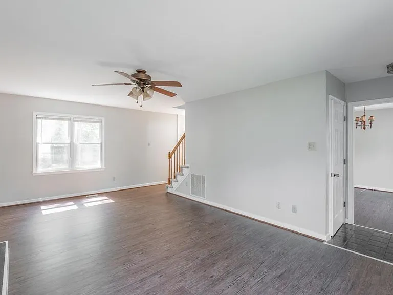 8915 Castle Point Dr — Photo 16