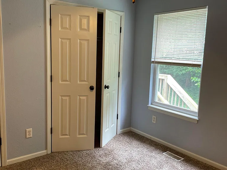 710 NW Scenic Ln — Photo 9