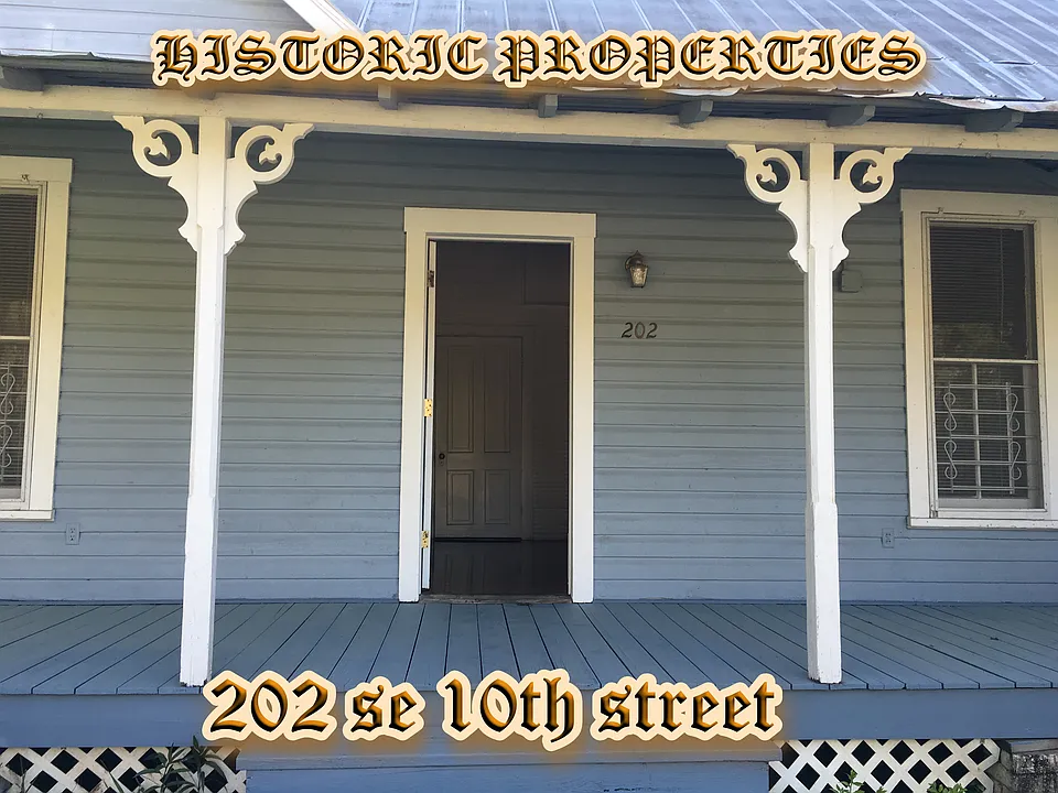 202 SE 10th St