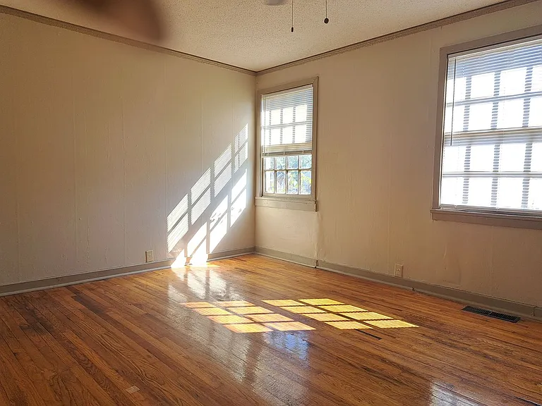 2935 Jackson St — Photo 3