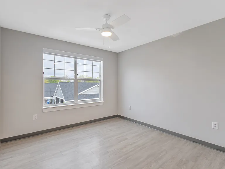 Loso Lakeside Apartments — Photo 38