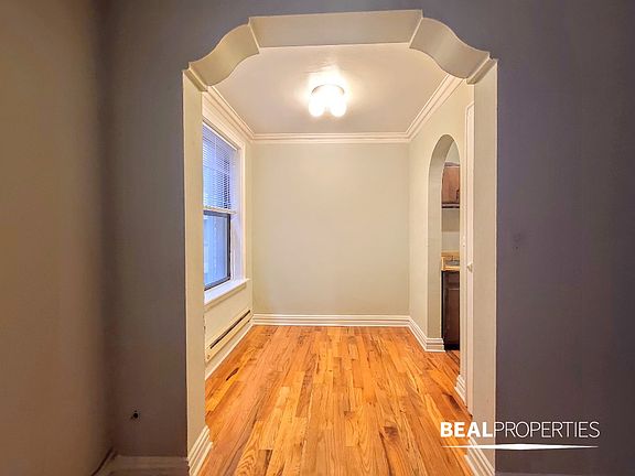 5th image of 425 W Roscoe St #425403