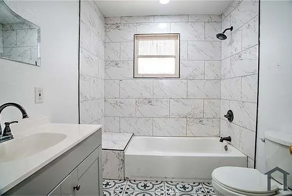 335 W 20th St — Photo 6