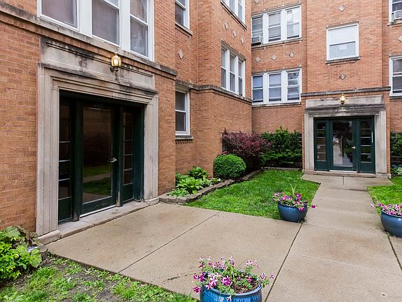 2nd image of 4427 N Whipple St APT 1A