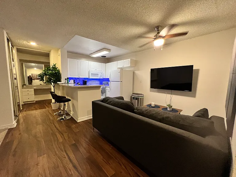 6425 Green Valley Cir — Photo 19