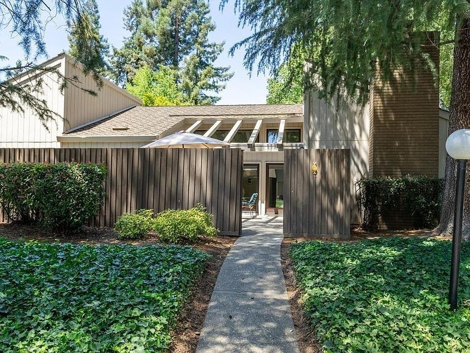 1st image of 711 Elmhurst Cir