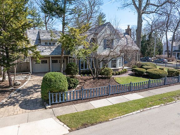 3rd image of 333 Simpson St