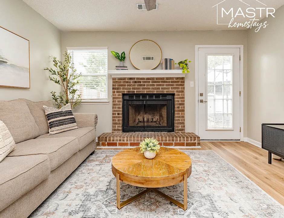136 Sussex Dr