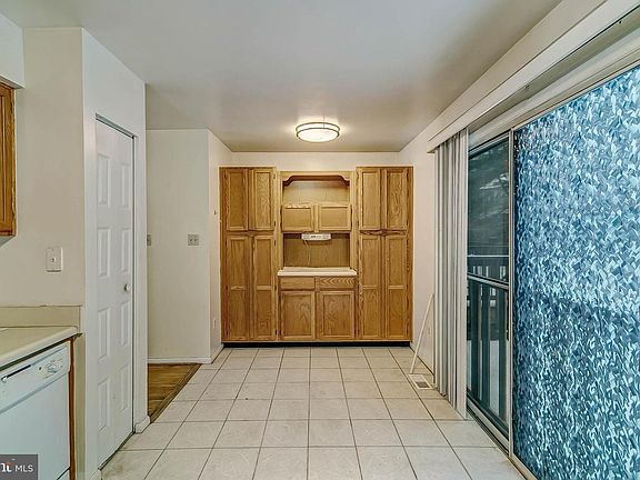 5th image of 63 Lake Park Ct #944