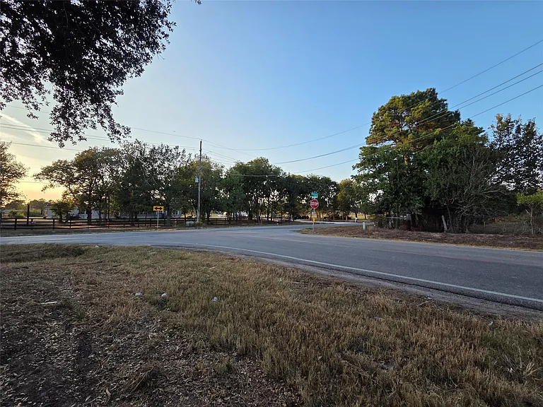 31954 Rochen Rd — Photo 2