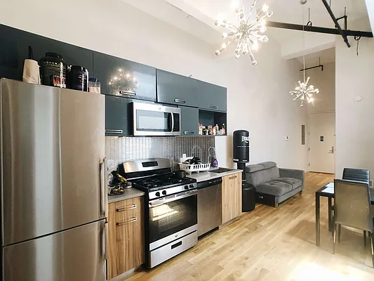 Rented by Manhattan Management LLC | media 41