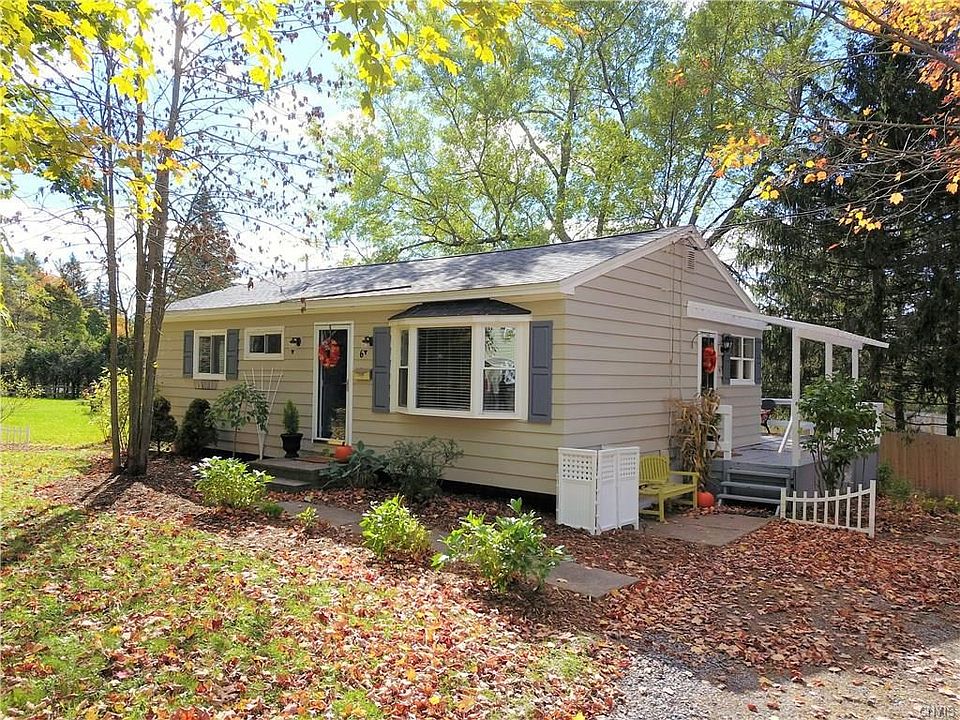 1st image of 6 Evergreen Ln
