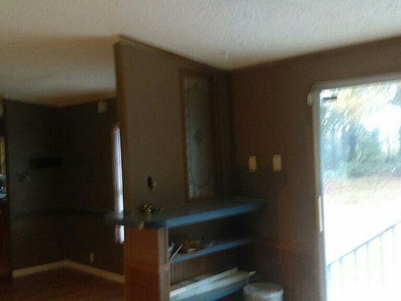 3rd image of 405 Holt Dr
