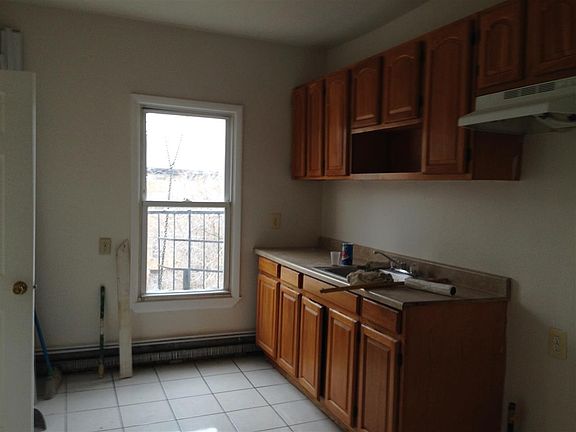 4th image of 249 Pine St #1