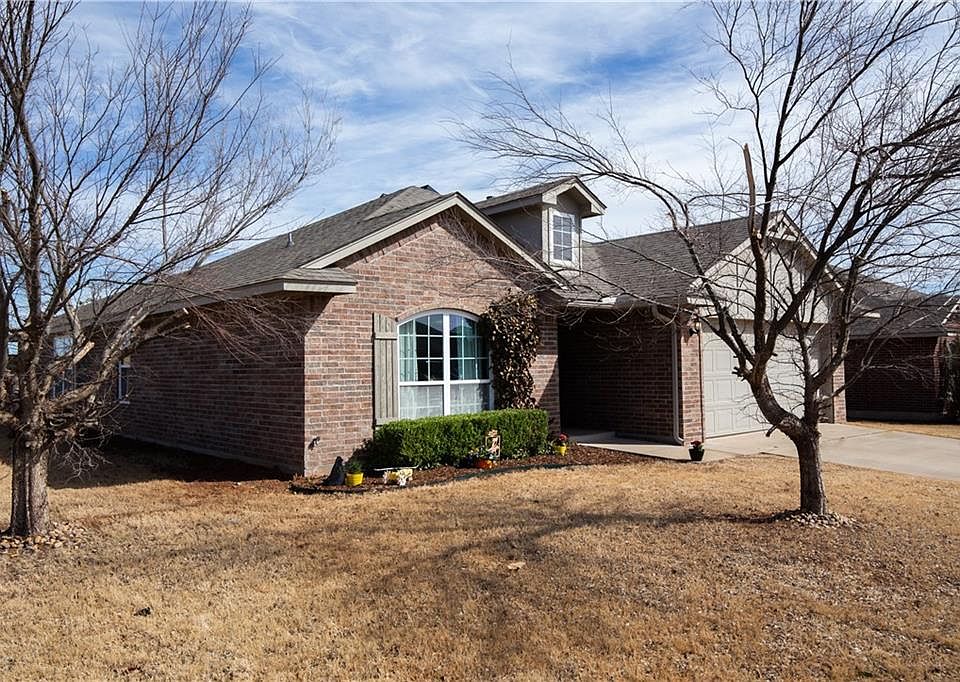 1st image of 900 Cimarron Creek Dr