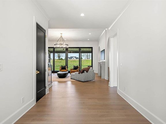4th image of 6015 Aspen Blvd