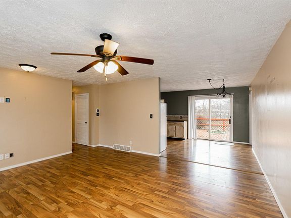 3rd image of 53 Oakwood Dr