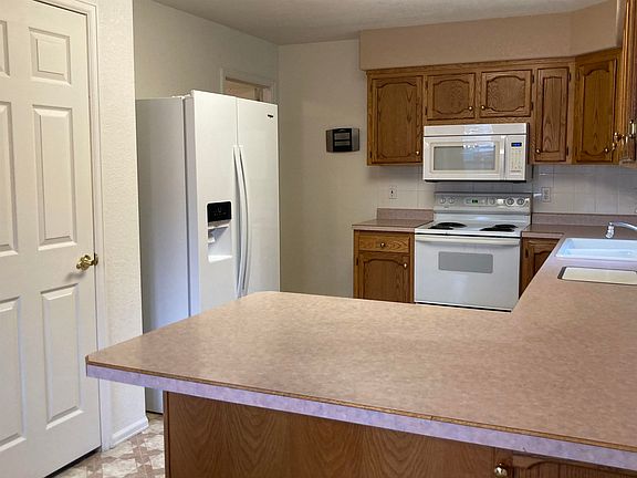 5th image of 609 Albers Ct
