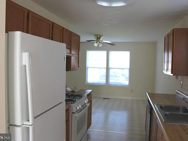 8638 Chester Ct — Photo 7