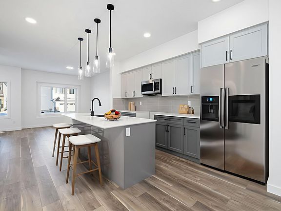 3rd image of 127 Sereno Ln