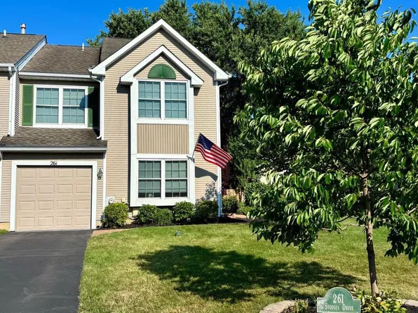 261 Sequoia Dr, Newtown, PA 18940